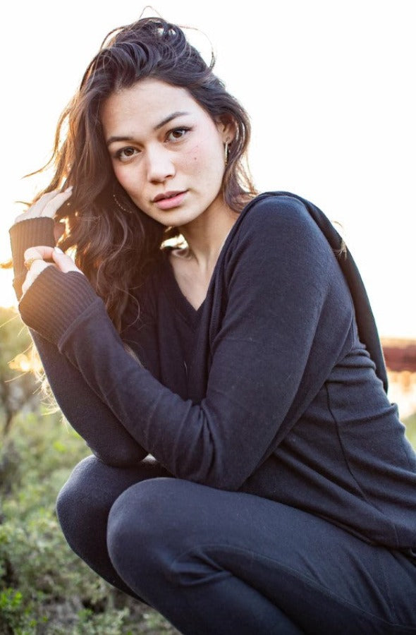 Live.A Style 7124 Black Simple Wave V-Neck Hoodie